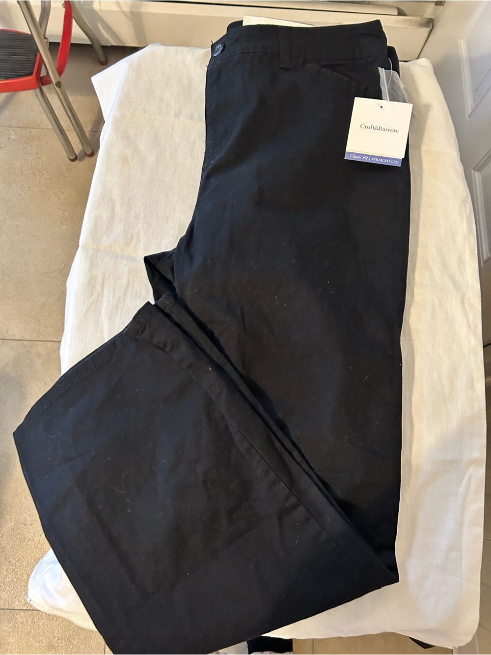 NWT Woman’s Croft & Barrow Classic Fit Straight Leg/14 Short/Black Chino’s